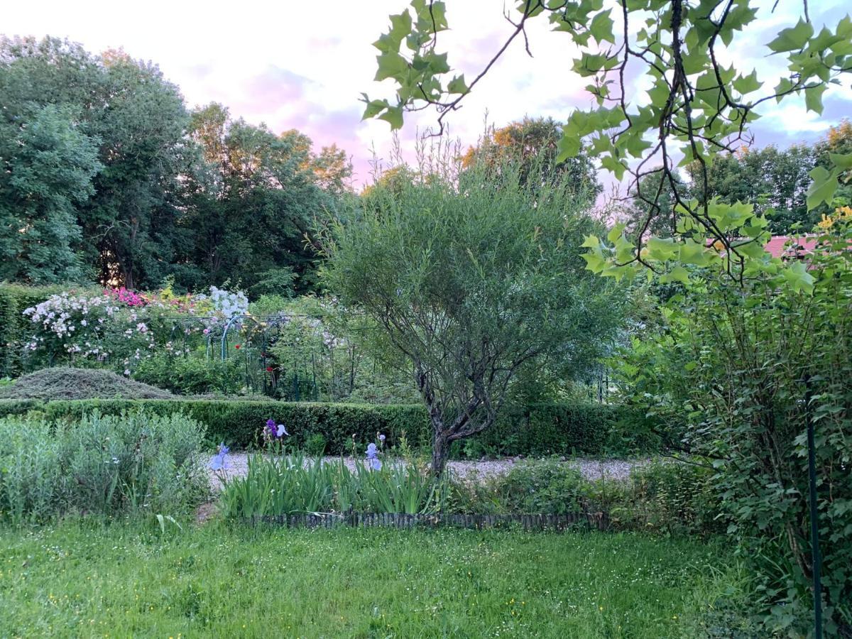 Manoir de l'Aumônerie Saint-Martin-de-Boscherville Exterior foto